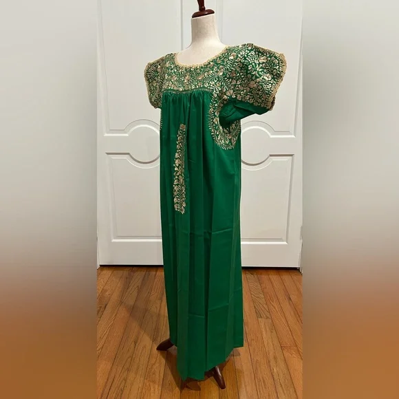 San Antonino Maxi Dress,Oaxaca Mexican dress.Hand Embroidered with Silk threads. - Picture 8 of 9